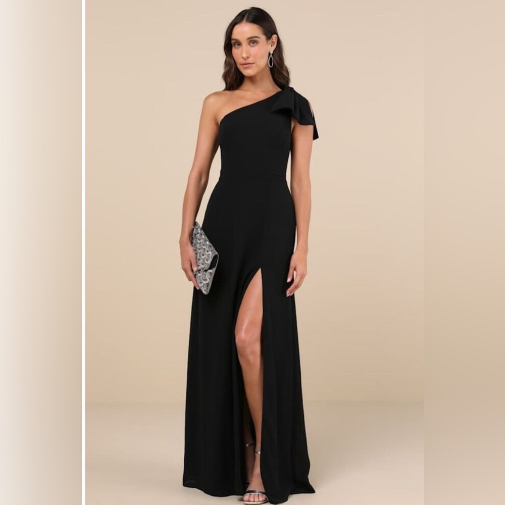 Lulu’s Simply Brilliant Black One-Shoulder Bow Maxi
Dress NWT XL